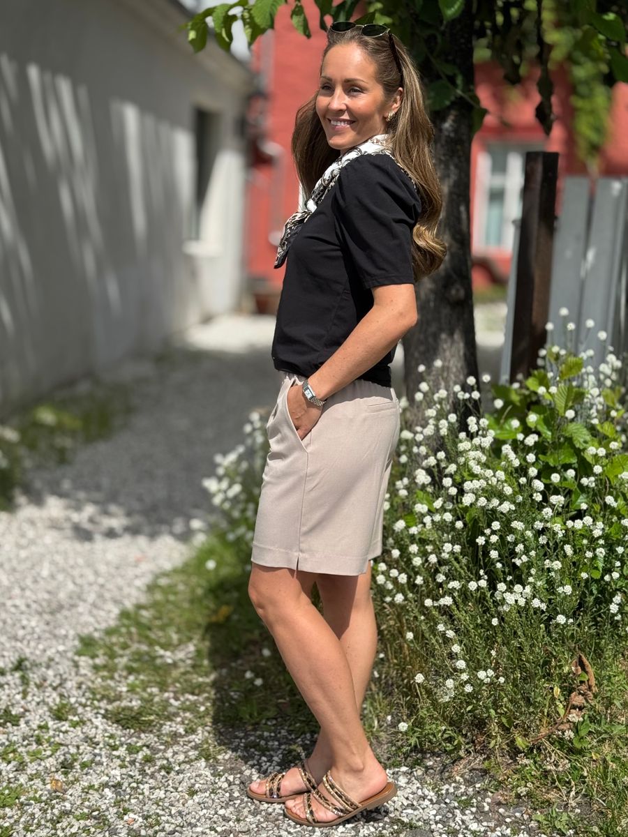 LIZY SHORTS - TAUPE