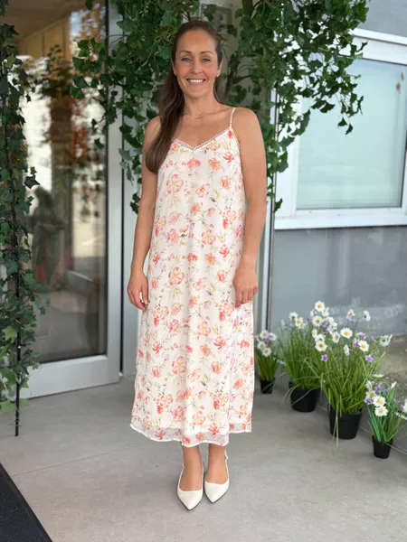 Hovedbilde EMMA STROPPE ANKEL KJOLE FLOWER - CREAM