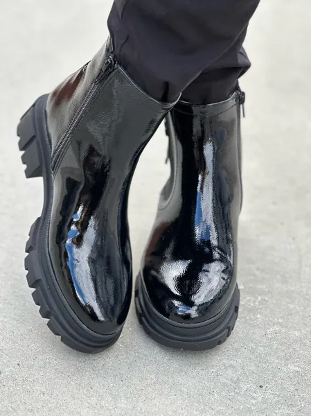 Hovedbilde BOOTS GLOSSY - SORT