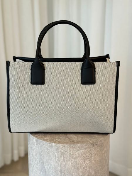 Hovedbilde VESKE M/ STRUKTUR - SORT/CREAM