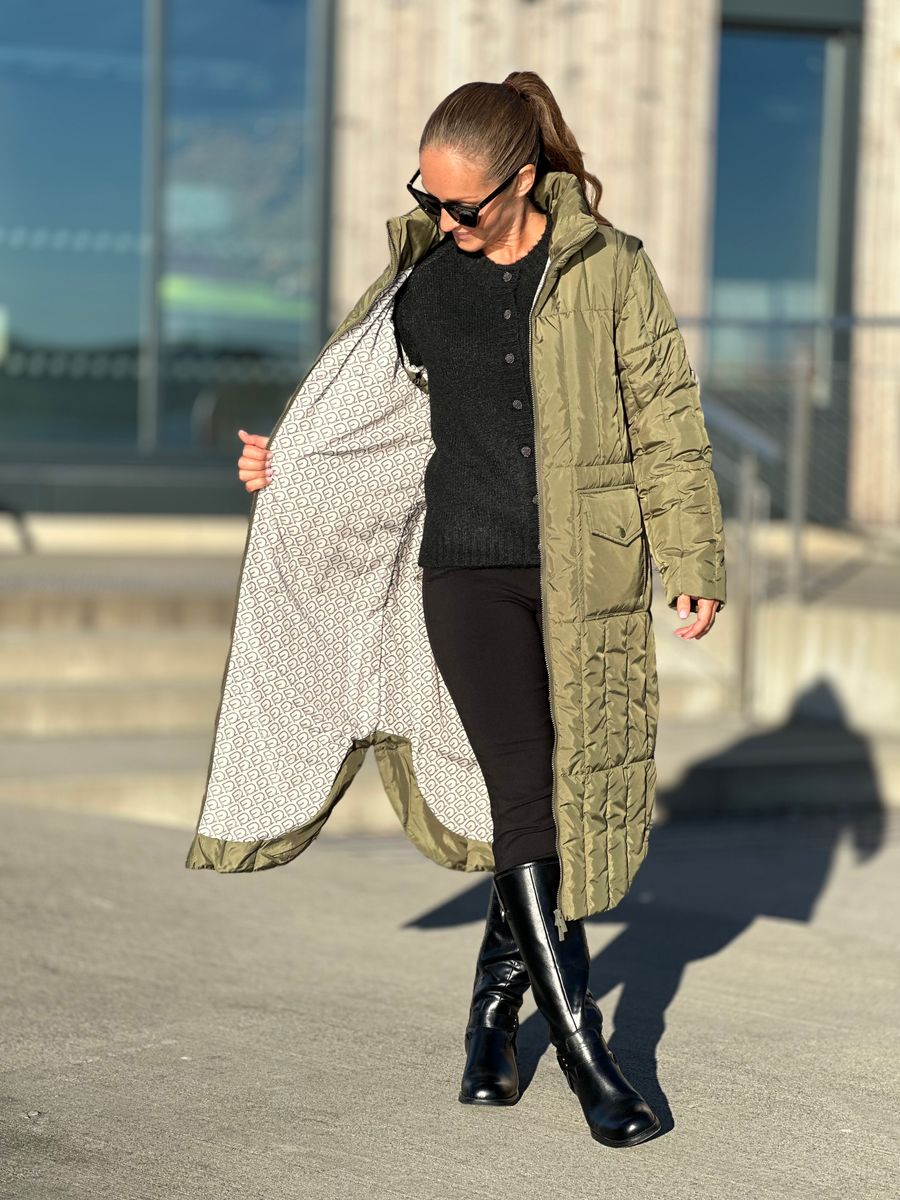 OLGA TO I EN KÅPE / VEST - OLIVEN