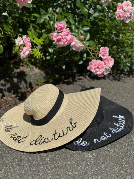 Hovedbilde HATT MED SKRIFT - NATUR