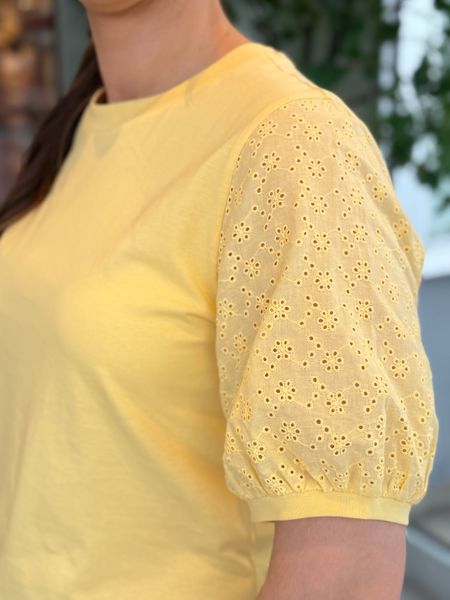 Hovedbilde JANNI T-SHIRT - LYS GUL