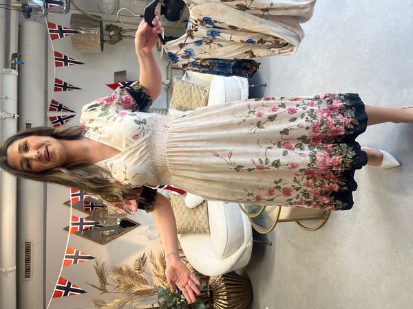 Hovedbilde BELLA FLOWER DRESS - DUSTY ROSE 