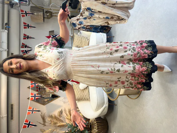 Hovedbilde BELLA FLOWER DRESS - DUSTY ROSE 