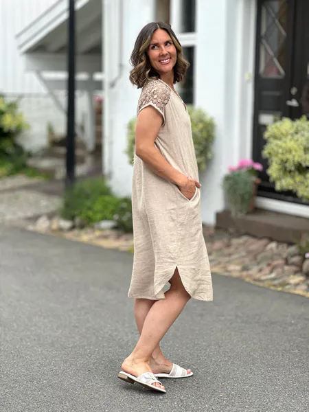 Hovedbilde LARRY LIN/VISCOSE KJOLE M/EMBRO - SAND