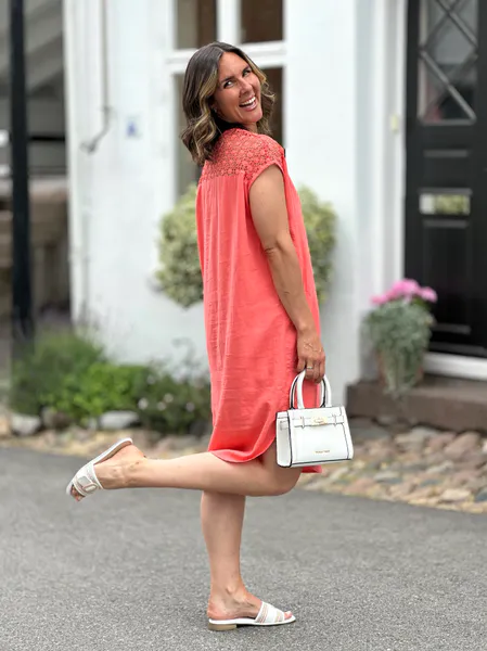 Hovedbilde LARRY LIN/VISCOSE KJOLE M/EMBRO - CORAL