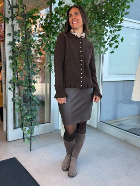 Hovedbilde JACIA CARDIGAN M/FRILL - BRUN MELERT
