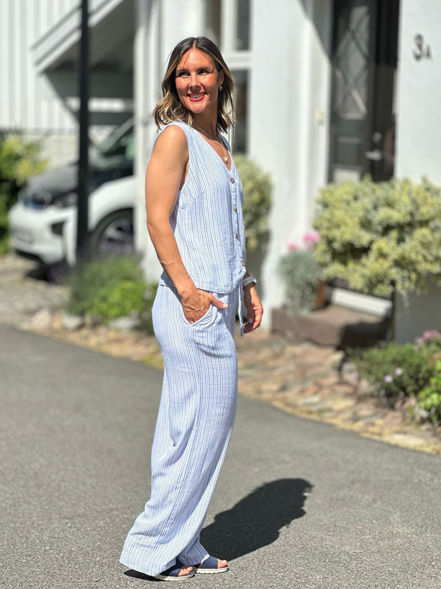 LAVARA VEST STRIPES - DENIMBLÅ/HVIT