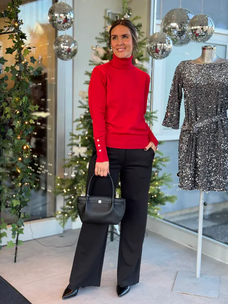 Hovedbilde KATIE POLOGENSER M/KNAPPEDEKOR - RØD