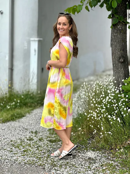 Hovedbilde FLOVI KJOLE - ROSA/LIME PRINT