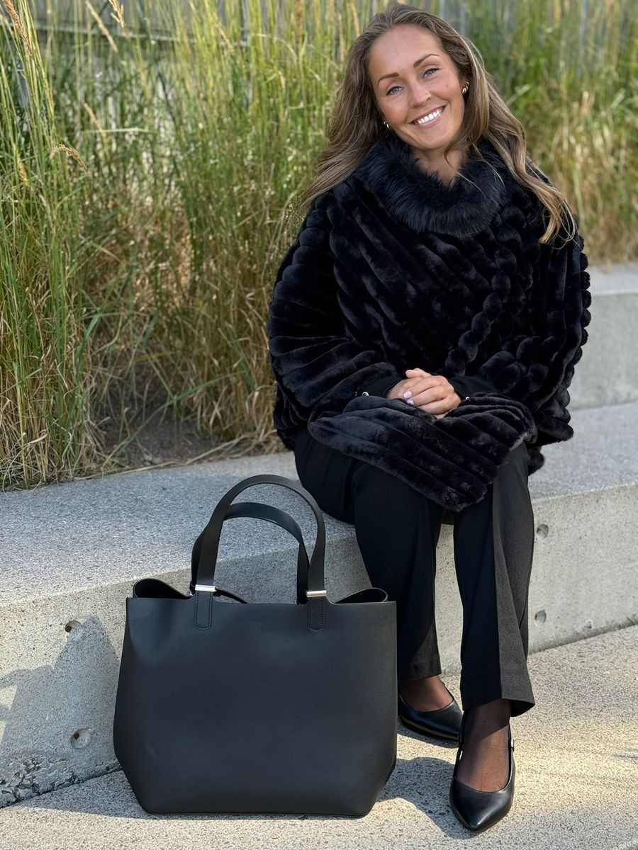 CUT FAUX FUR PONCHO - SORT