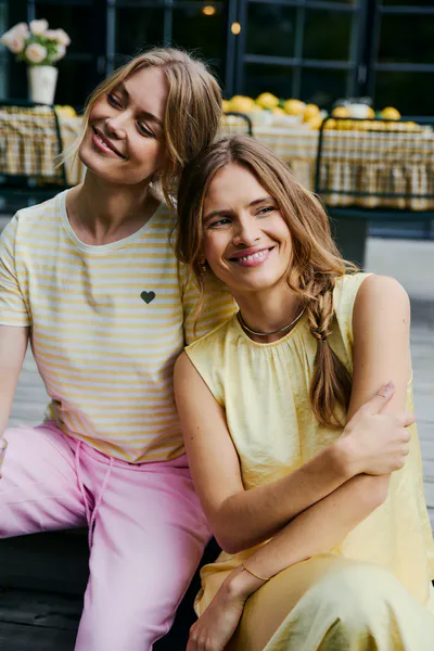 Hovedbilde MIAN T-SHIRT - OFFWHITE/GUL