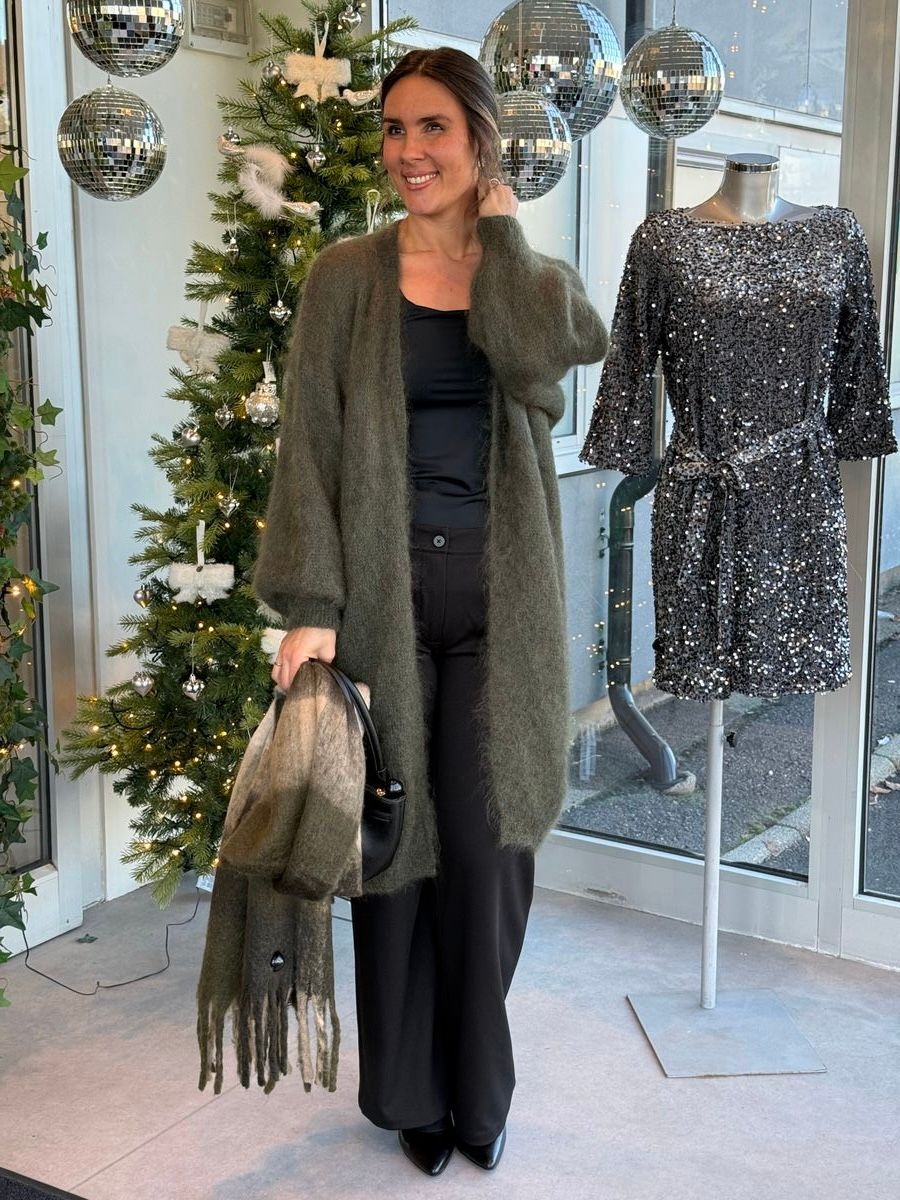 MOHAIR LANG STRIKKEJAKKE - OLIVEN