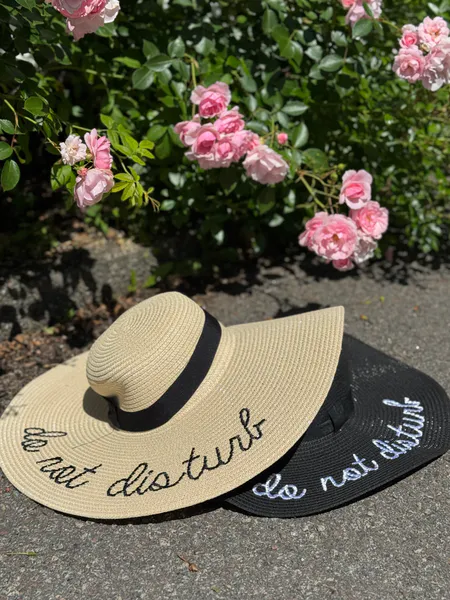 Hovedbilde HATT MED SKRIFT - SORT