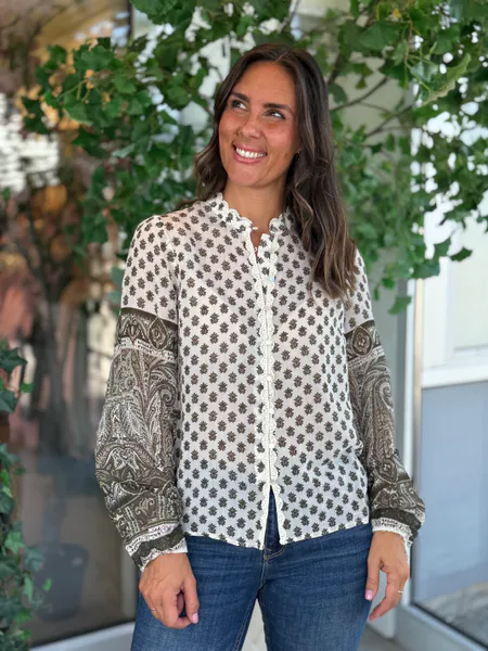 Hovedbilde LYRIDA BLUSE FLOWER - CREAM/OLIVEN