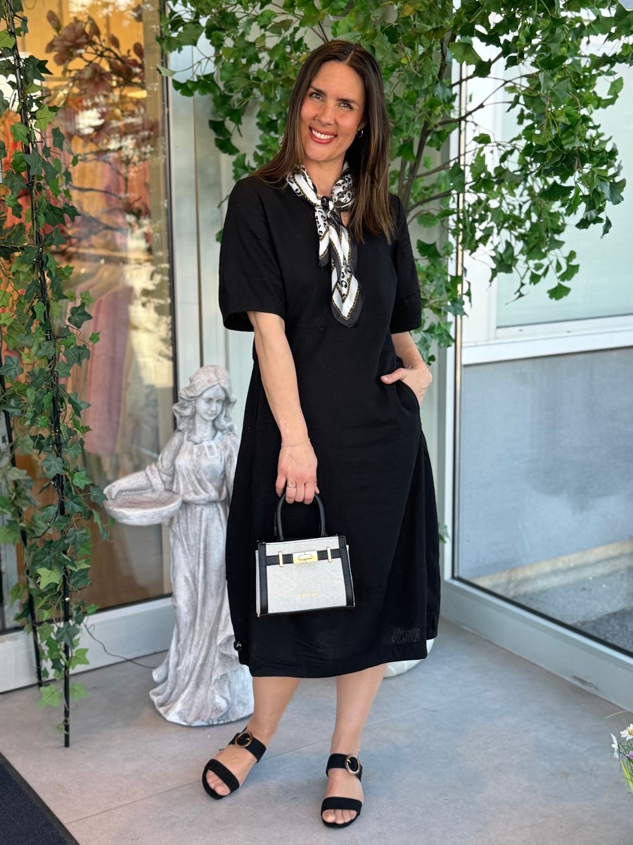 LAVA KJOLE V-HALS - SORT