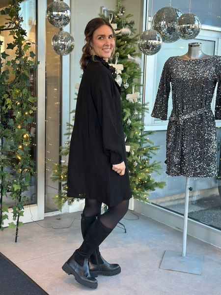 Hovedbilde MALIMA KJOLE M/SMAL EMBRO - SORT