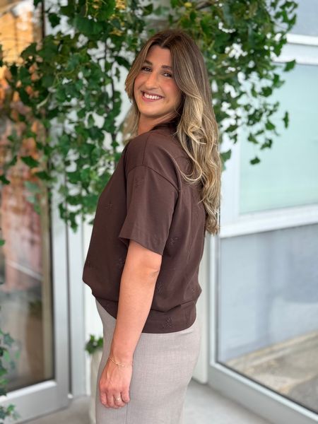 Hovedbilde MONIE T-SHIRT M/BRODERT BLOMSTER - BRUN 