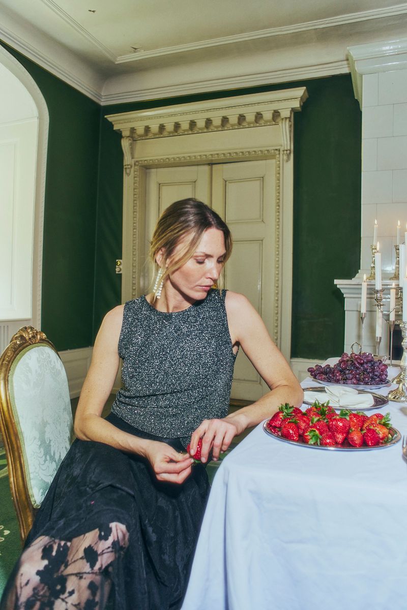 VISKA TOPP M/LUREX OG STRASS - SORT