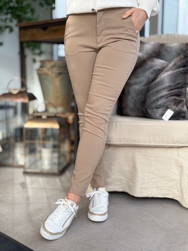 SOLVEJ CHINOS BUKSE - CAMEL