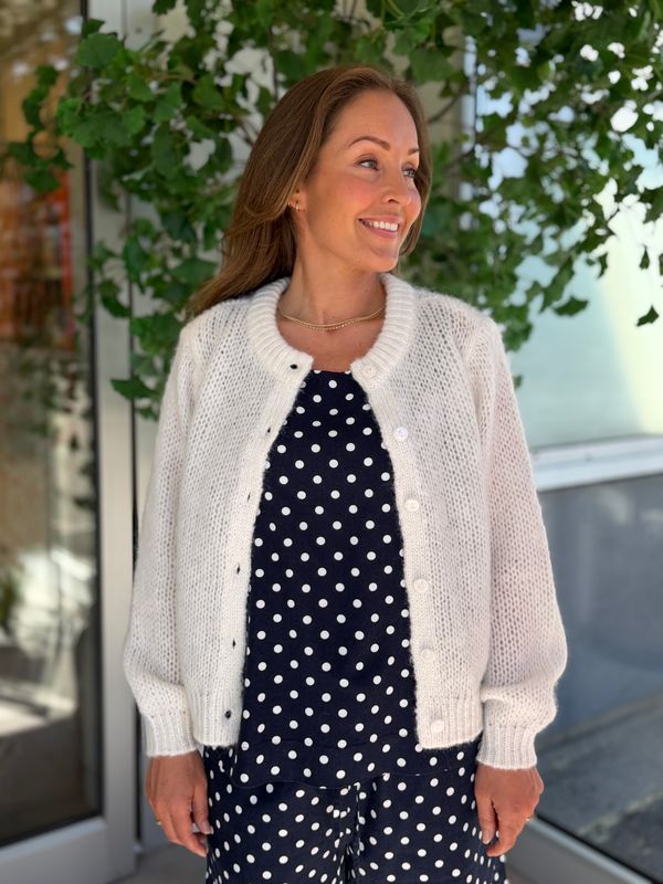 WILO STRIKKET CARDIGAN - HVIT
