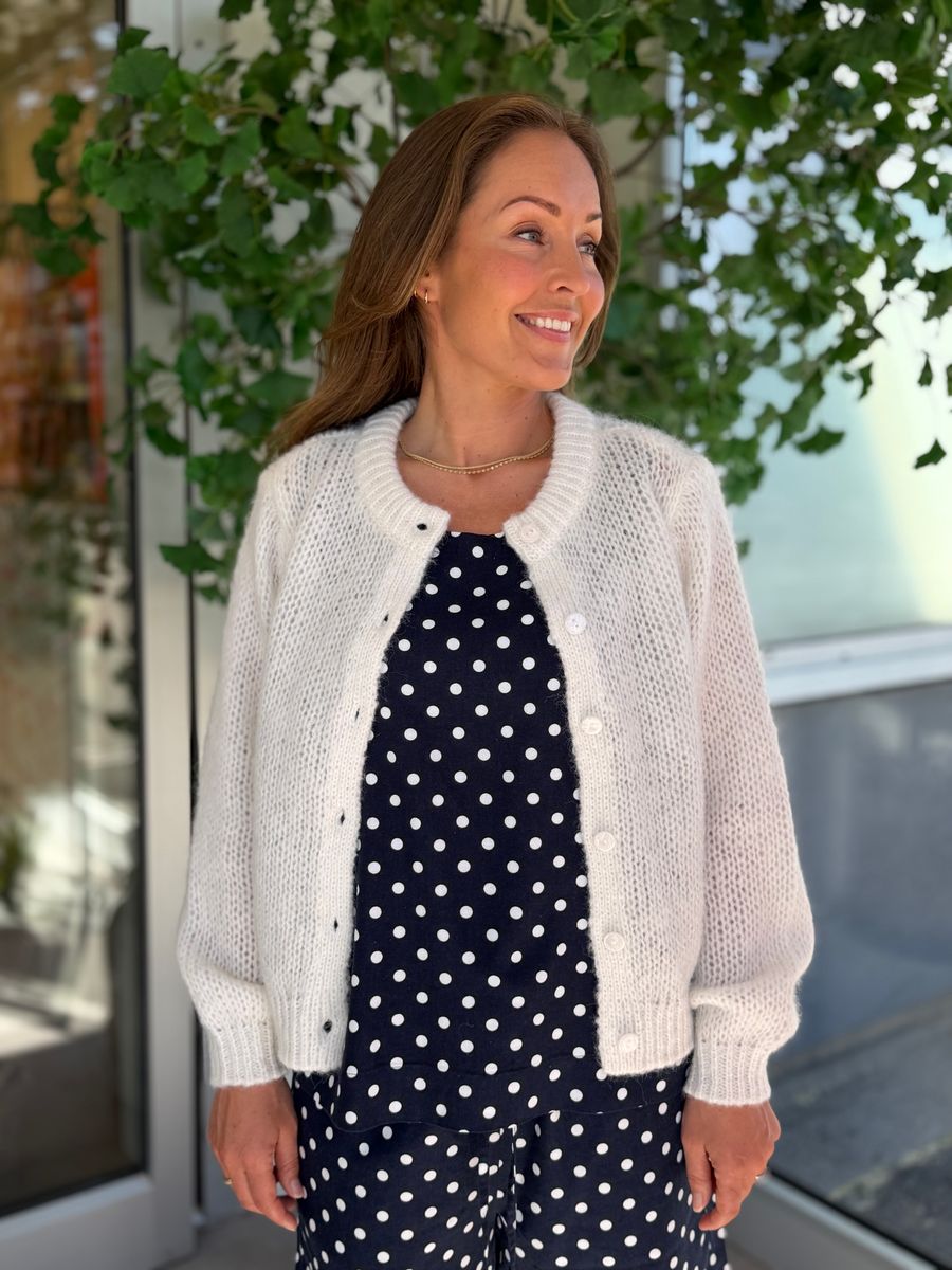 WILO STRIKKET CARDIGAN - HVIT