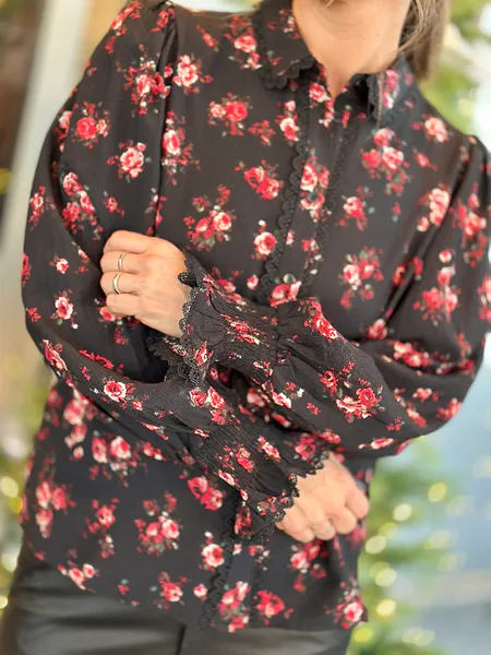 Hovedbilde CLO FLOWER BLUSE - SORT
