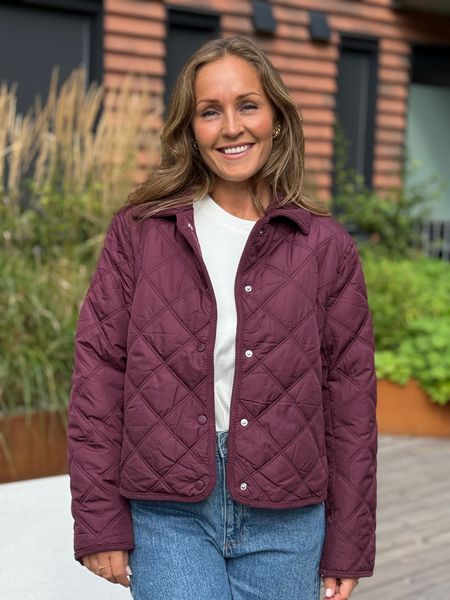 Hovedbilde QUILA QUILTET JAKKE - PLOMME