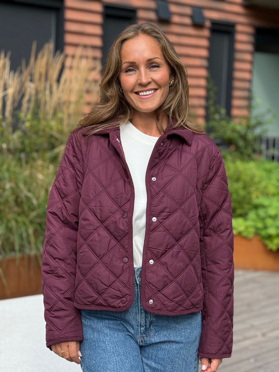 QUILA QUILTET JAKKE - PLOMME