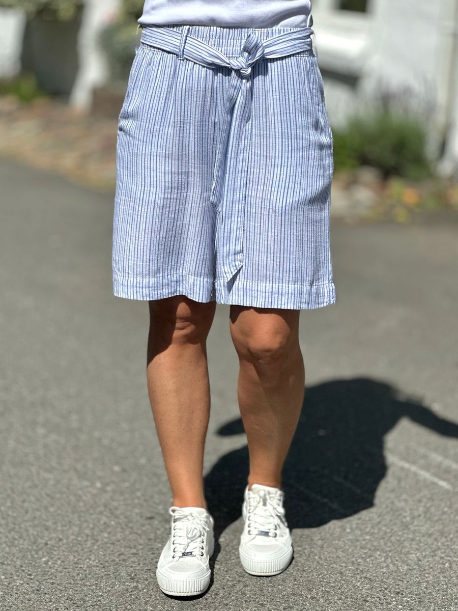 LAVARA SHORTS STRIPES - DENIMBLÅ/HVIT